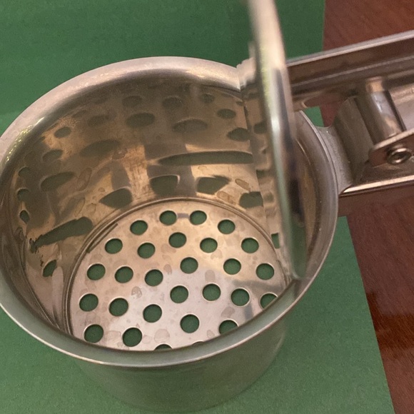 Cuisipro 18/10 Stainless Steel Ricer Potato Masher and Baby food masher - Picture 3 of 7